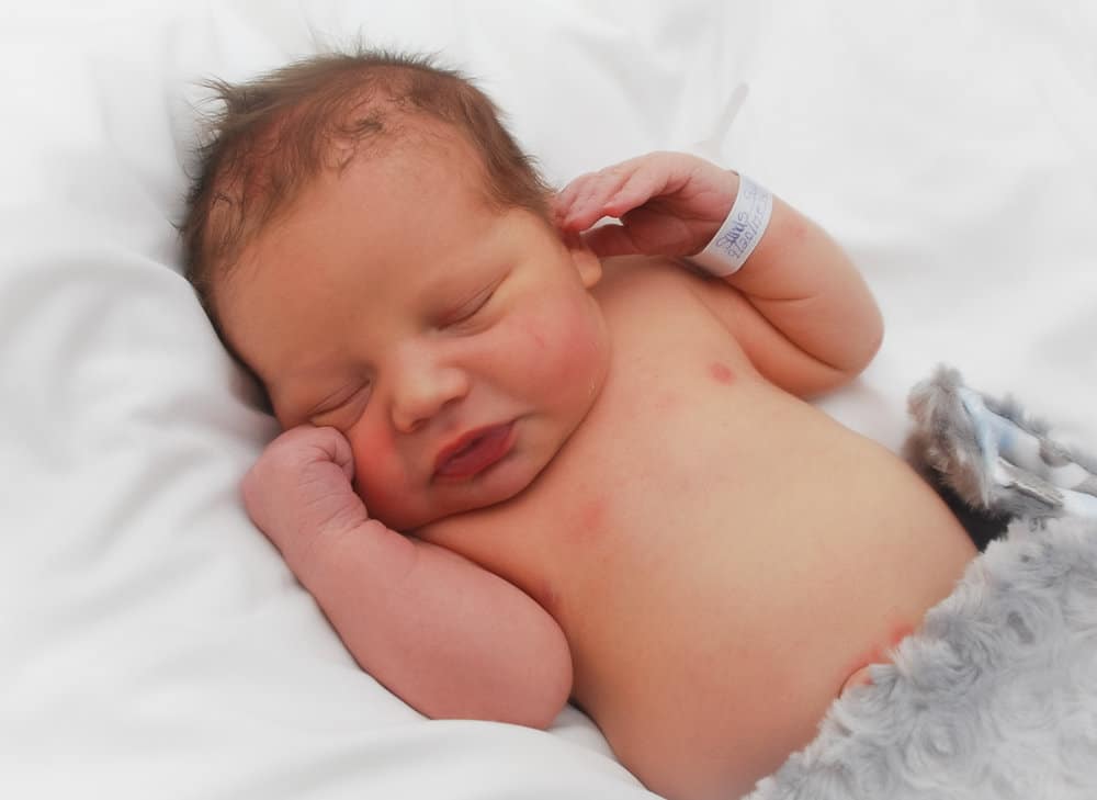 Suzi's new baby, Rome Everett Sands, sleeping